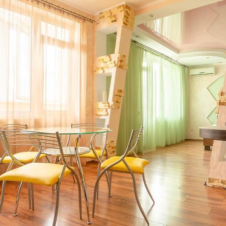 Big Studio Apartment Near River Mall Κίεβο Εξωτερικό φωτογραφία