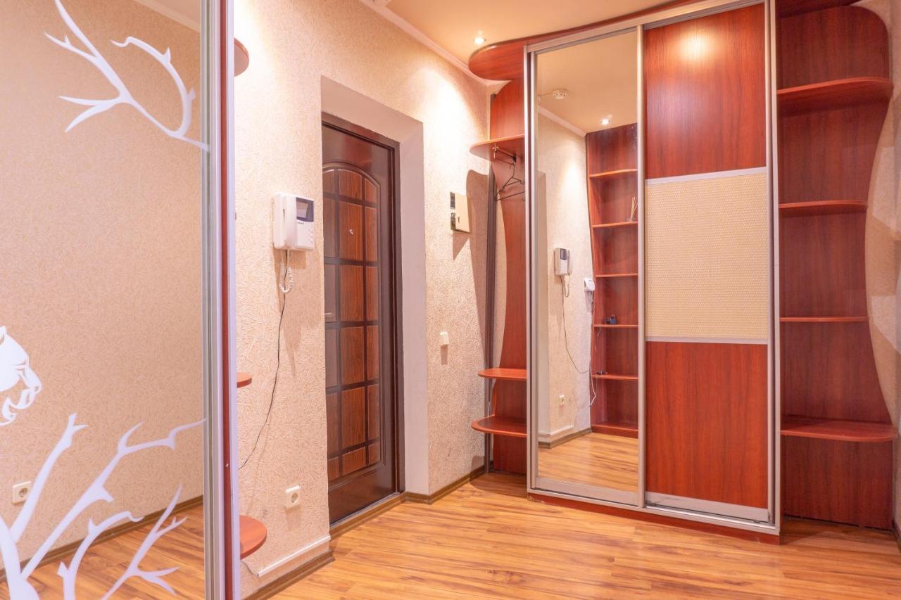 Big Studio Apartment Near River Mall Κίεβο Εξωτερικό φωτογραφία