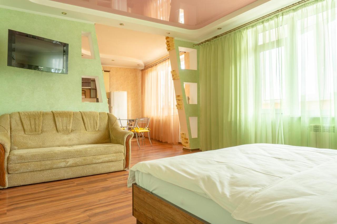 Big Studio Apartment Near River Mall Κίεβο Εξωτερικό φωτογραφία