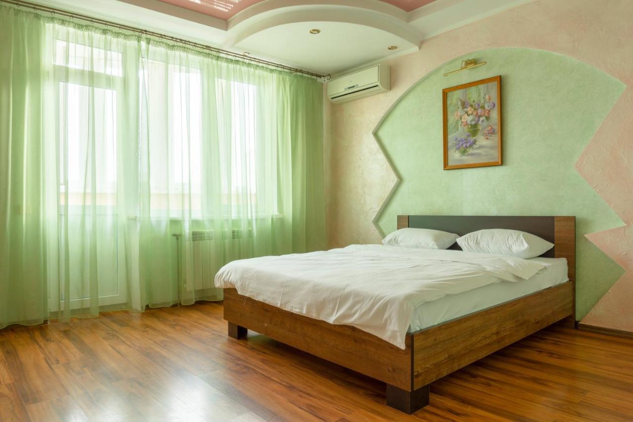 Big Studio Apartment Near River Mall Κίεβο Εξωτερικό φωτογραφία