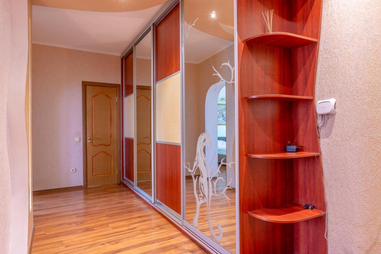 Big Studio Apartment Near River Mall Κίεβο Εξωτερικό φωτογραφία