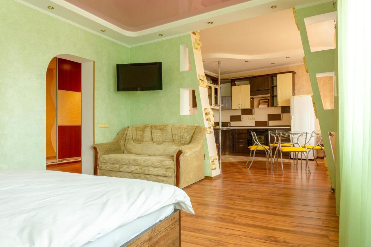 Big Studio Apartment Near River Mall Κίεβο Εξωτερικό φωτογραφία