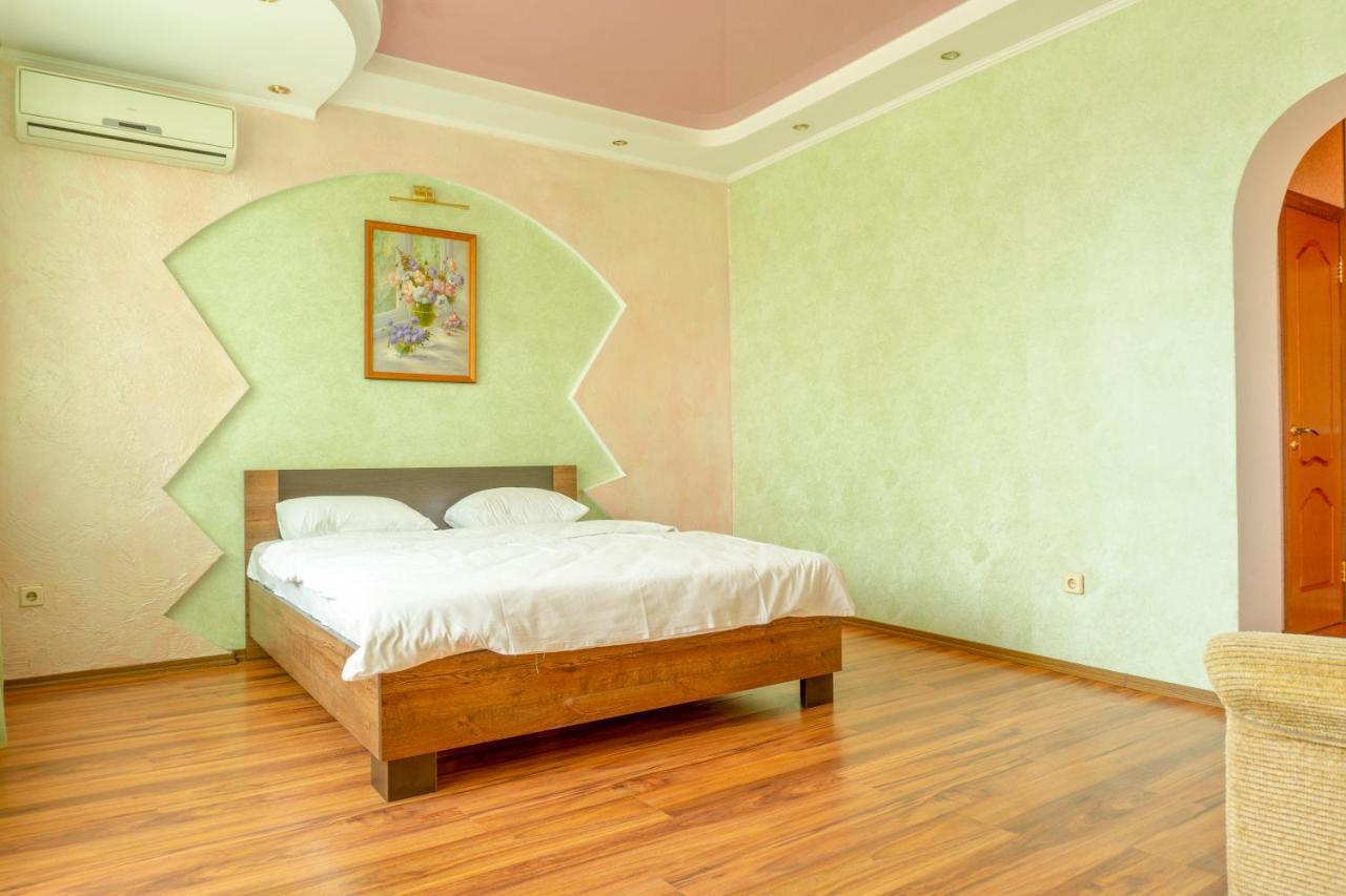 Big Studio Apartment Near River Mall Κίεβο Εξωτερικό φωτογραφία