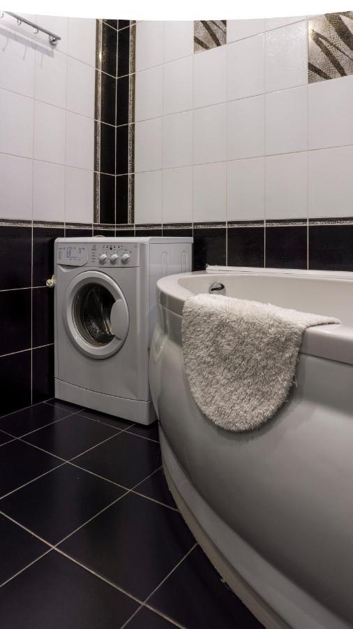 Big Studio Apartment Near River Mall Κίεβο Εξωτερικό φωτογραφία