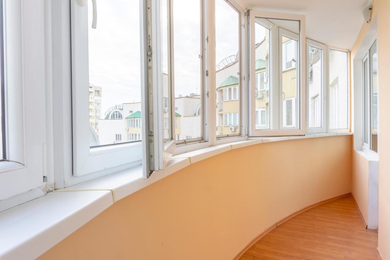 Big Studio Apartment Near River Mall Κίεβο Εξωτερικό φωτογραφία