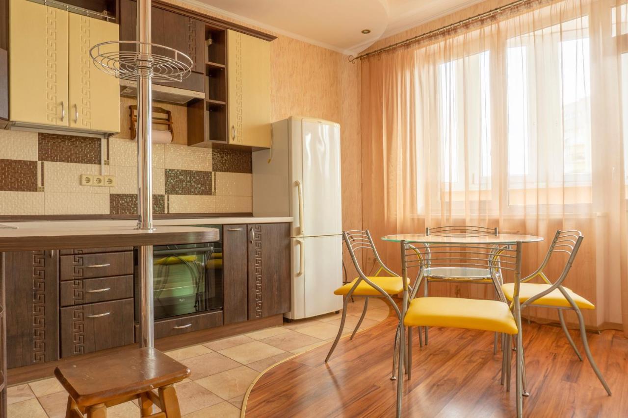Big Studio Apartment Near River Mall Κίεβο Εξωτερικό φωτογραφία
